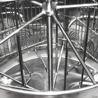 Extractor de miel con tanque Mellarius OptiLine 5/10 r. manual P52
