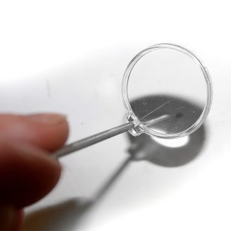 Cucharilla de acero inoxidable con lupa